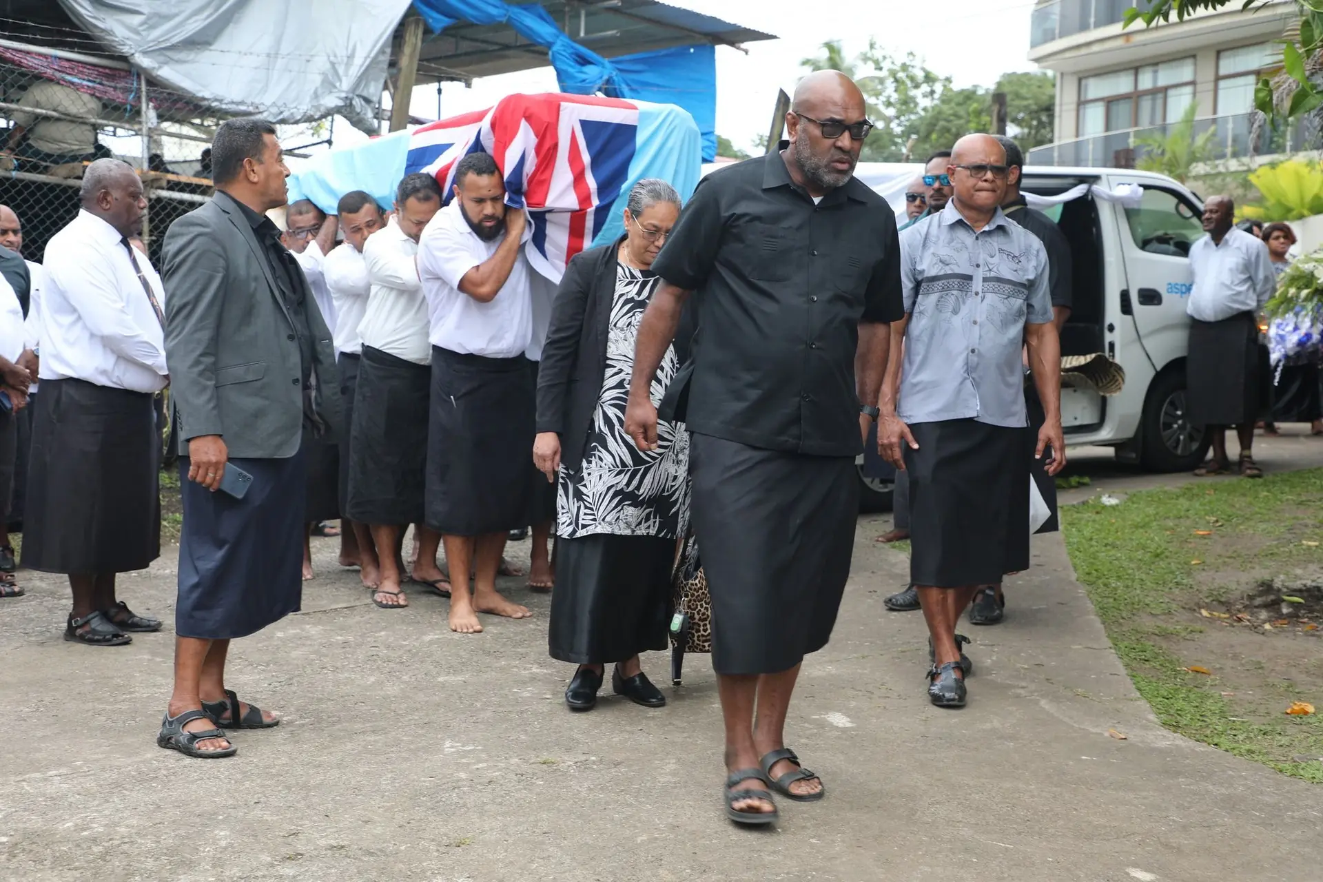 Minister for Health and Medical Services, Dr Ratu Atonio Lalabalavu, personally presented a tabua to the health workers at Lautoka Hospital as a token of thanksgiving for the safekeeping of the late Dr Tudravu on New Year's day..