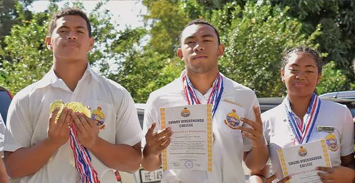 Kelera Mudunasoko (right), with fellow swimmers.