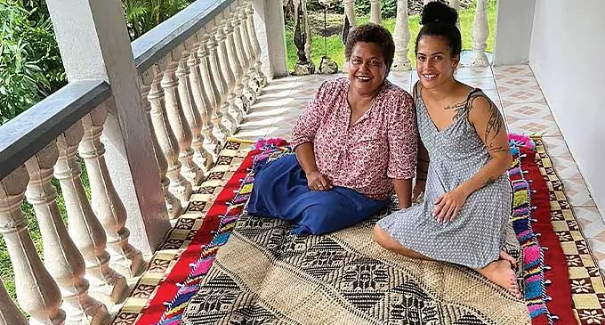 Oqori na rairai ni ibe ka vulica na kena tali ko Laura Unise Coriakula mai vei nona nei ko Taraivini Wati. E yacana tiko na ibe oqo na yaba Tusi ni Matuku, ka tauri Laura e tolu na vula nona vulica ka sa kila vinaka sara.