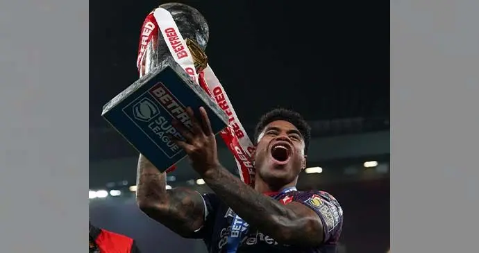 Fijian Bati captain and St Helens hero Kevin Naiqama with the Super League title on October 9, 2021. Photo: The Guardian
