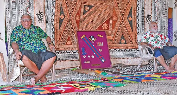 Na turaga na Peresitedi ni noda vanua ko Ratu Wiliame Katonivere kei na Gone Turaga Bale na Vunivalu na Tui Kaba ko Ratu Epenisa Cakobau ena nodra loma ni vale mai Mataiweilagi ena yanuyanu vakaturaga mai Bau
