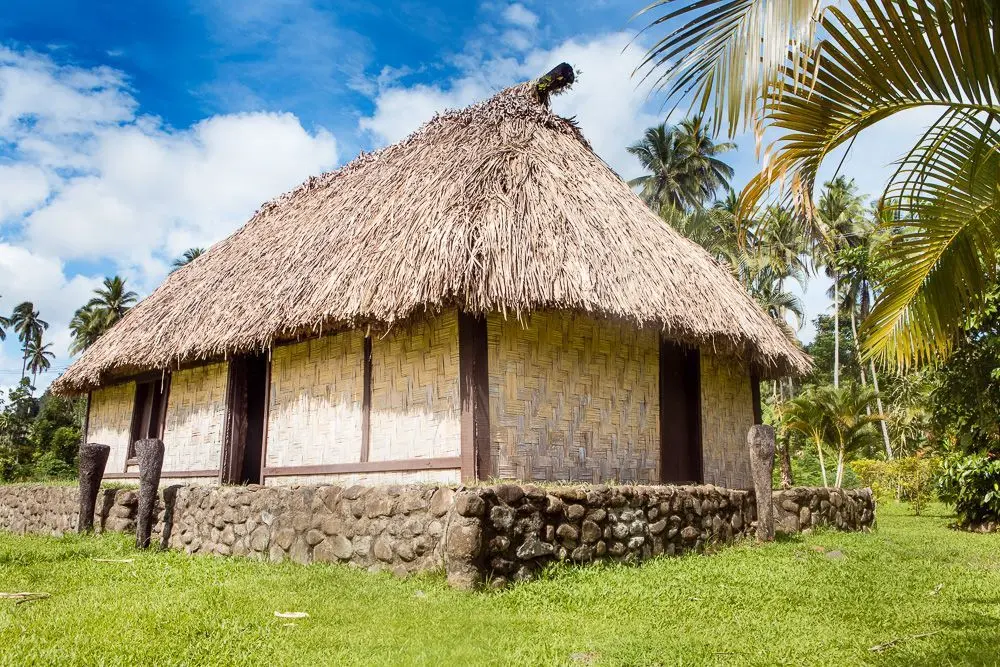 A Fijian bure is ade from natural fibre materials. 