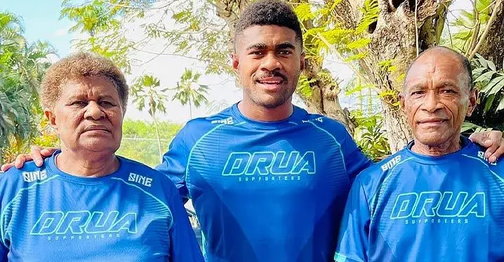 Former Fijian Drua star winger Vinaya Habosi (middle), with parents Karalaini and Iliesa. Photo: Supplied