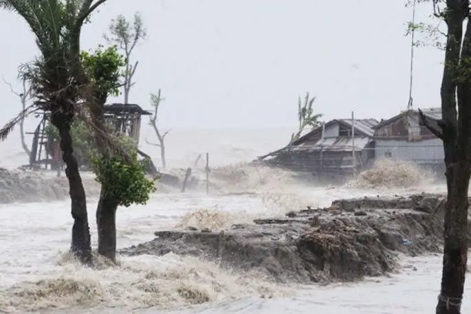 Photo taken on May 20, 2020 shows the impact of Cyclone Amphan in the Bagerhat district, Bangladesh. Bangladesh on Wednesday raised its storm danger signal to the highest level of 10, as "very severe" Cyclone Amphan formed in the Bay of Bengal was heading towards its coastlines. (Str/Xinhua)