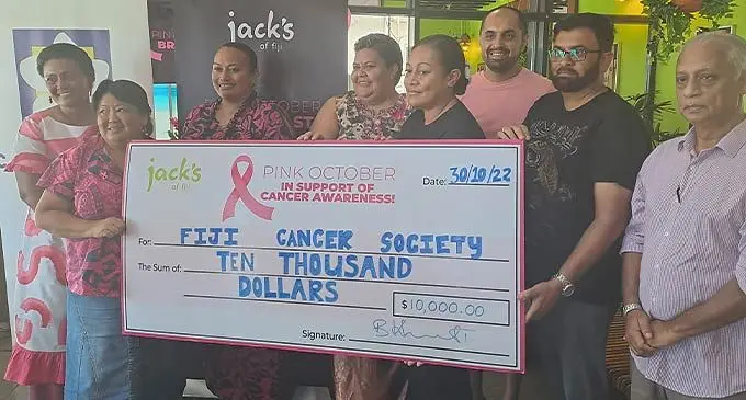 Fiji Cancer Society representatives Seramasi Latianara, Marie Sitiveni, and Margie Erbsleben, receive the cheque from Jack’s of Fiji representatives Vani Varasikete, Akosita Tuitoga, Dilpesh Kumar, Amish Patel and Eugene Gomes at the Corner Cafe on October 29, 2022. Photo: Waisea Nasokia