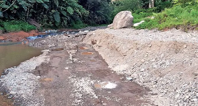 BEFORE: The Waisulubonu Creek during the gravel extraction works.  Photo:  Raymond Quai Hoi  