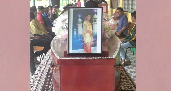 The casket of the late Sainaz Begum at the Ahmadiyya Muslim College in Voloca on October 5, 2020.