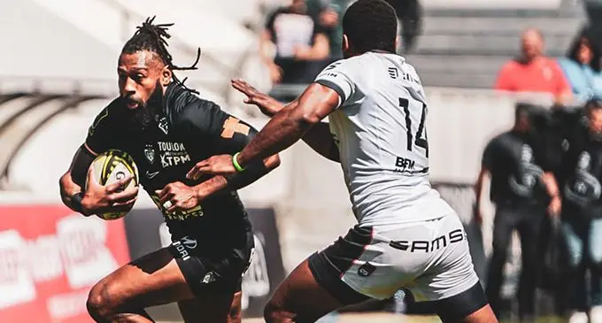 Toulon and Flying Fijians centre Waisea Naycalevu evades Fiji-born France winger Noa Nakaitaci of Lyon during the European Challenge Cup quarterfinal in Toulon, France, on April 8, 2023. Winger Jiuta Wainiqolo scored two tries while Nayacalevu scored a try in Toulon’s 48-23 win. Photo: Toulon Rugby