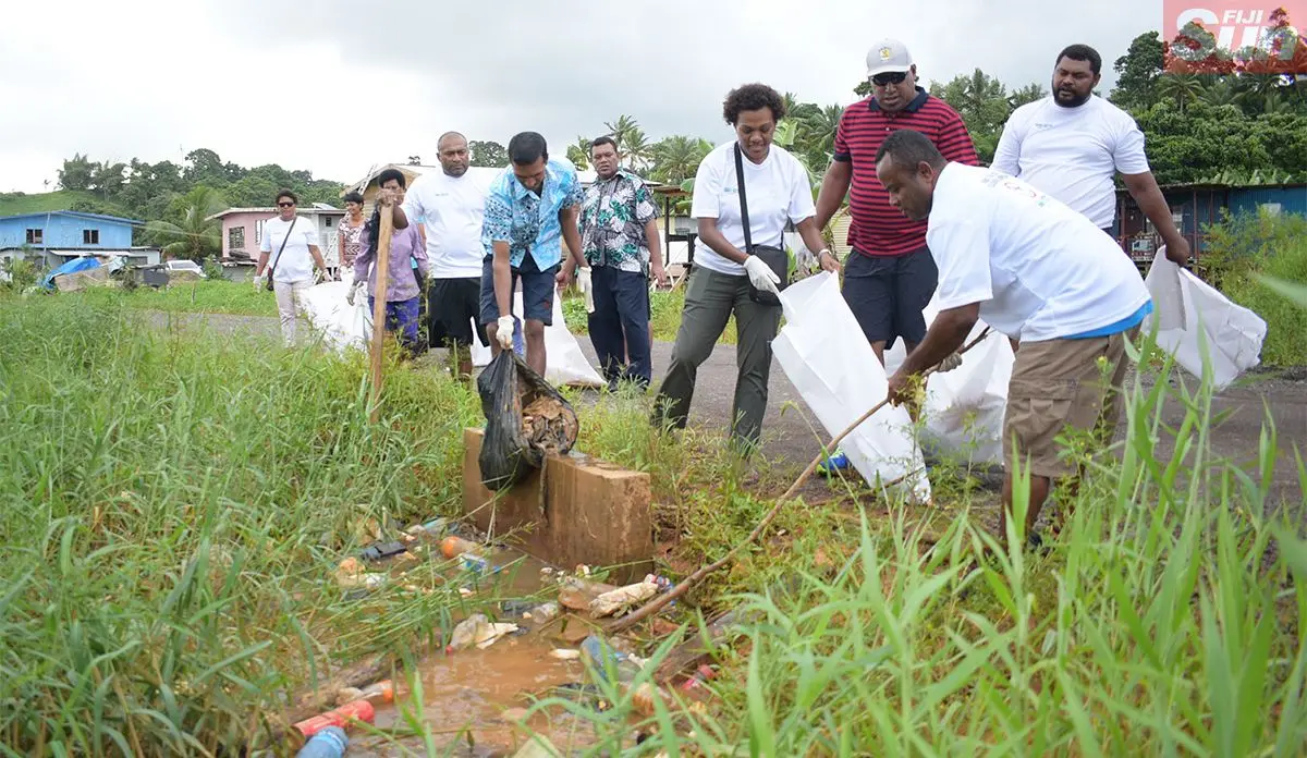Minister for Health Dr. Iferemi Waqainabete with residents of Waimudamu settlement in cleaning up  cmpaign on April 20, 2019. Photo: Ronald Kumar.