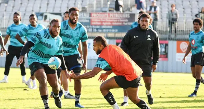 Teti Tela (in red vest) in action during a training session in Libourne, France, on October 28, 2022. Photo: Resistant 