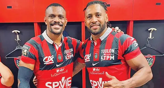 Fijian Toulon teammates Jiuta Wainiqolo (left), with Waisea Nacayalevu