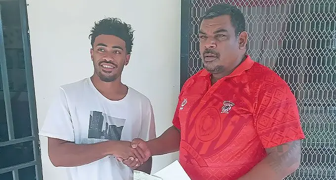 Kali Vakalalabure(left).
